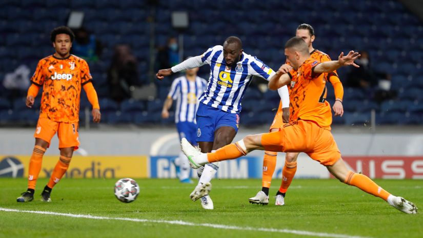 Juventus totally outplayed by Porto, but Chiesa's late goal gives them hope