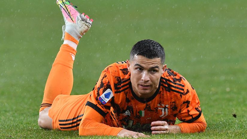 "Ronaldo doesn't care if others score, he's selfish"