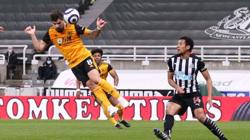 Newcastle still in the relegation battle: The Magpies drew with Wolves