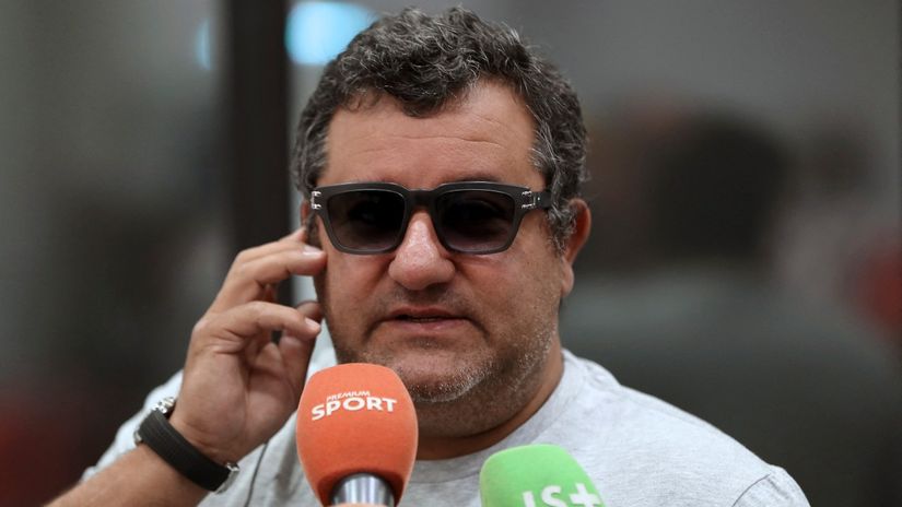 What are Man Utd to do with Raiola?