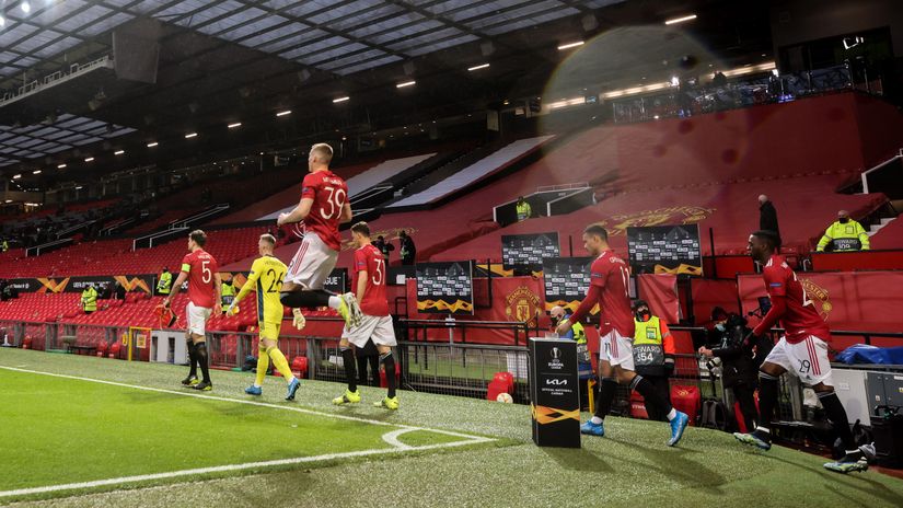 Ole really is Sir Alex's student - shirt and banner colours are responsible for the poor home form?