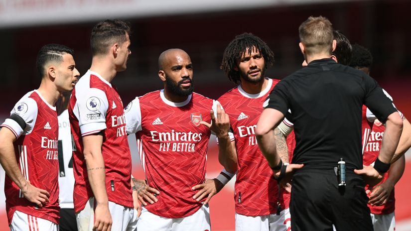 Nketiah gives awful Arsenal an undeserved point