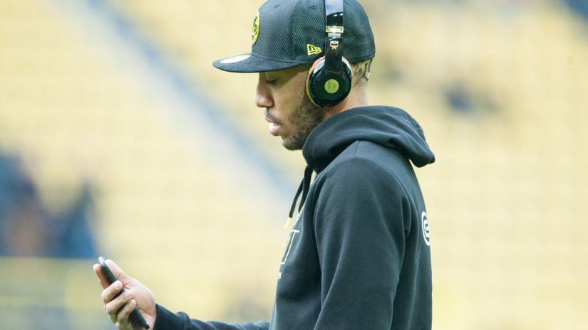 Auba deactivates his Twitter account