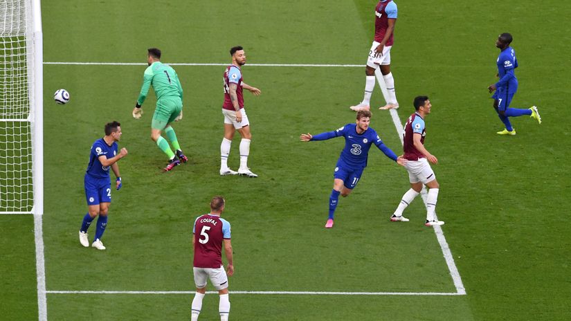 Chelsea tear down West Ham's fort to hold the fourth