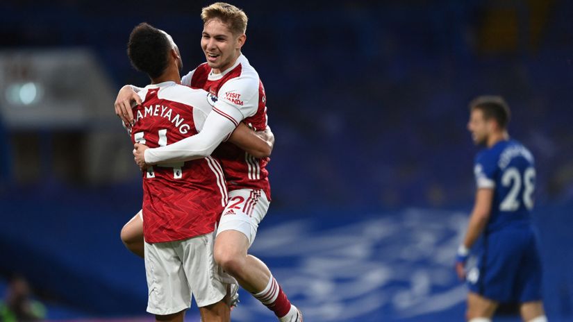 Arsenal wins at Stamford Bridge after 10 years, keeps Europa dream alive