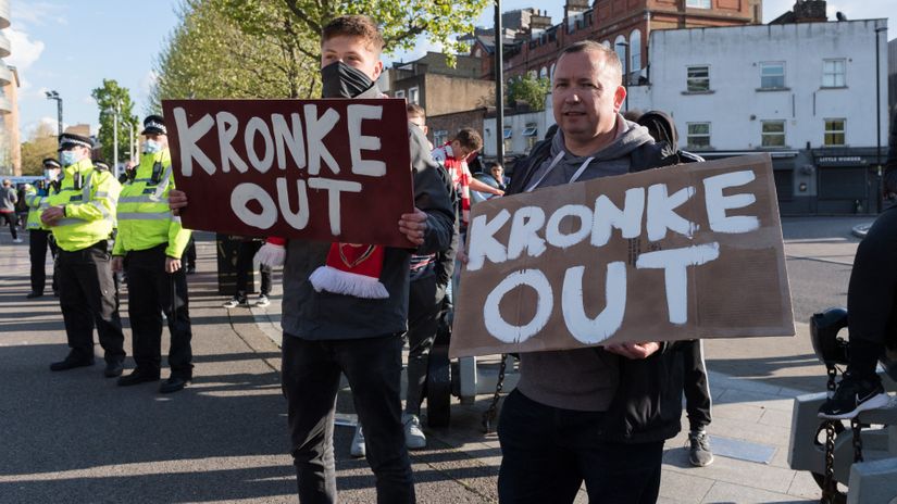 Kroenke promises to involve Arsenal fans, Bergkamp: We are here to stay