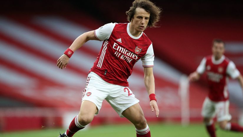 Luiz gives emotional farewell speech to his Arsenal teammates