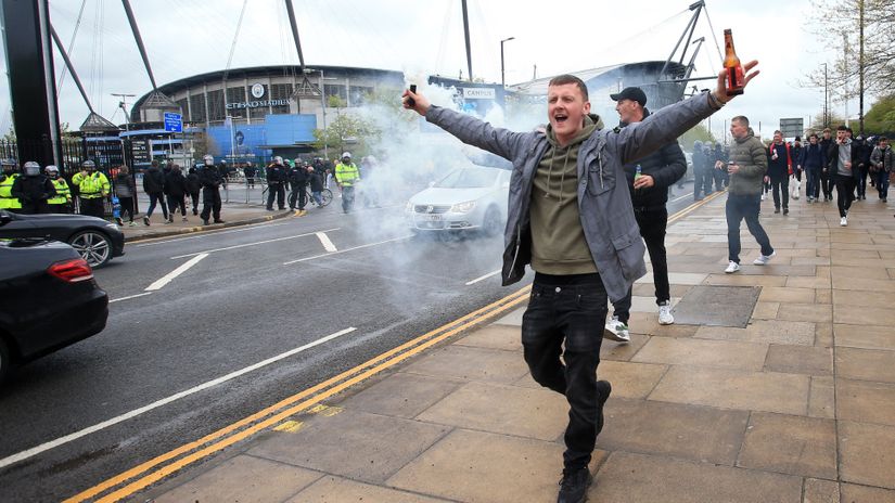 Chelsea and City fans clash on the streets of Porto ahead of tomorrow's Champions League final