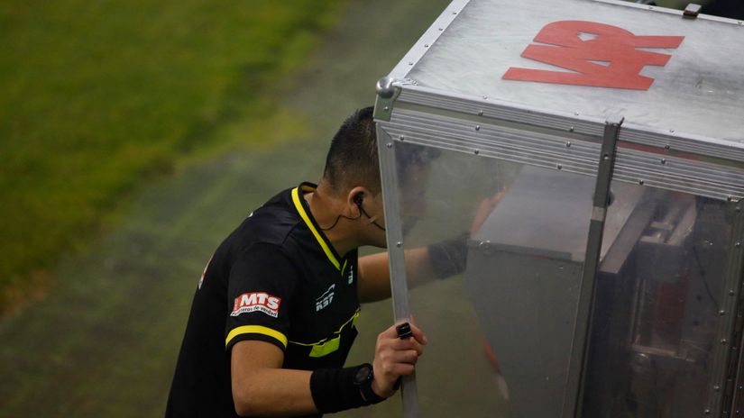 Premier League solution to 'armpit' offsides?