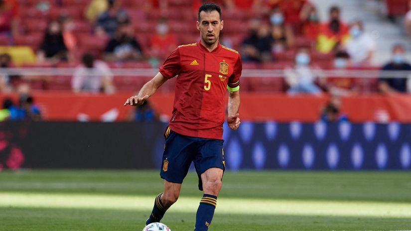 Busquets to return for Spain after negative virus test