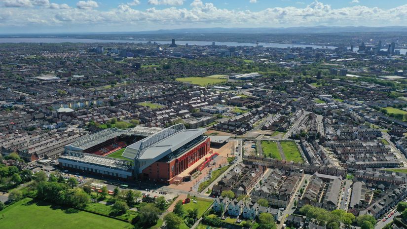 This guy ran to 92 football grounds every day for over a year to raise funds for charity