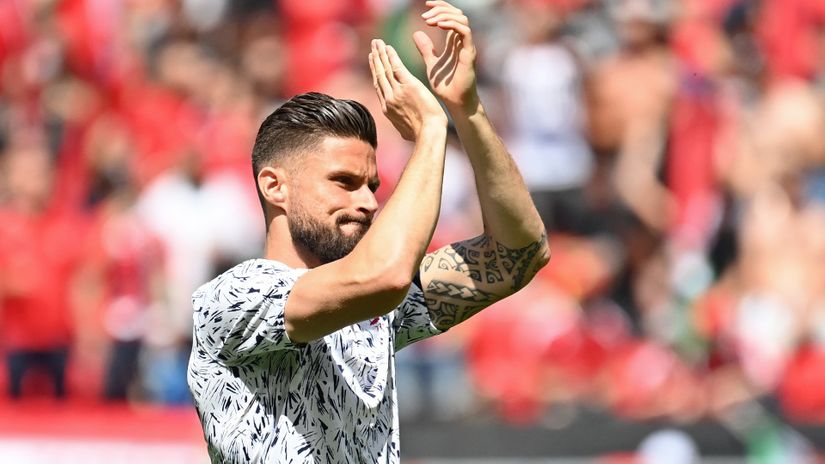 Giroud says a farewell to Chelsea fans amid his AC Milan arrival