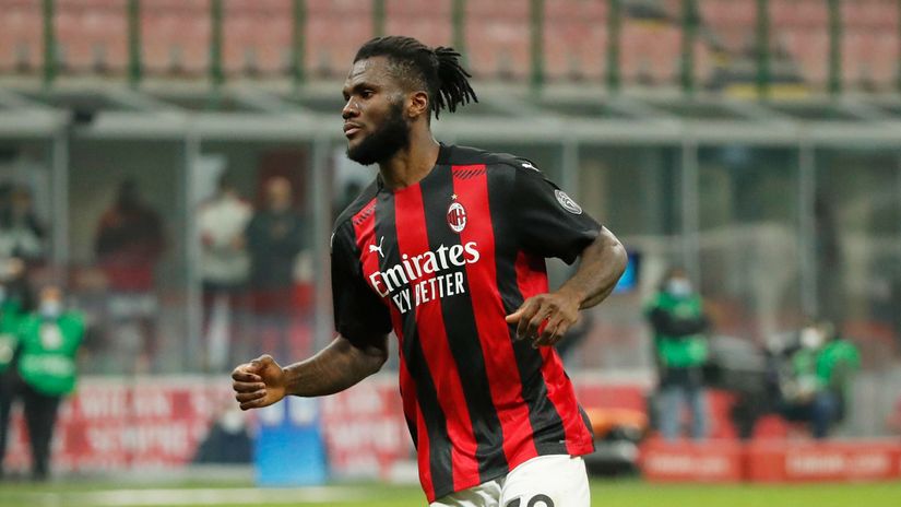 Premier League clubs want him badly but he says he wishes to end his career with the Rossoneri