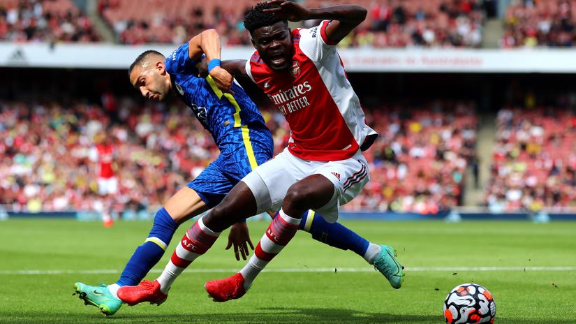 Injured Partey limps off as Chelsea bang Arsenal in a pre-season friendly