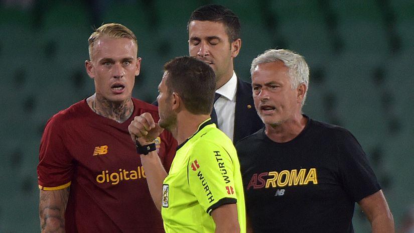 You REALLY have to be special for this! Jose Mourinho earns himself a sending off – in a friendly!