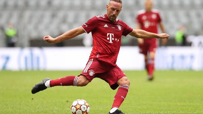 Pragmatic Bayern: Let's bring back 38-years old legend to save money for the right back