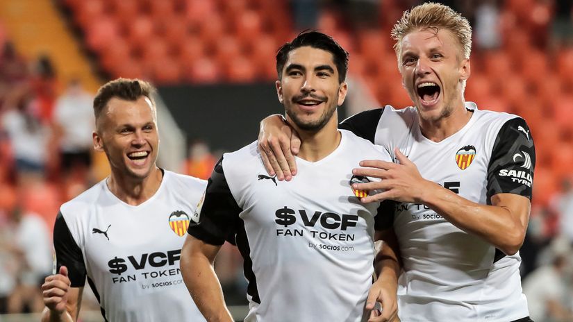 Bad blood would-be derby kicks off the new La Liga campaign as Valencia scrape three points