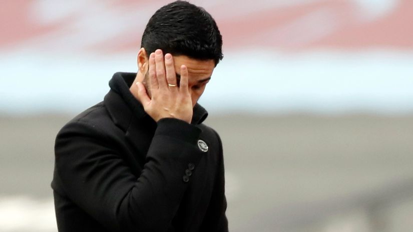 Angry Arsenal fans harass Arteta for the worst Gunners season opening in the last 118 years