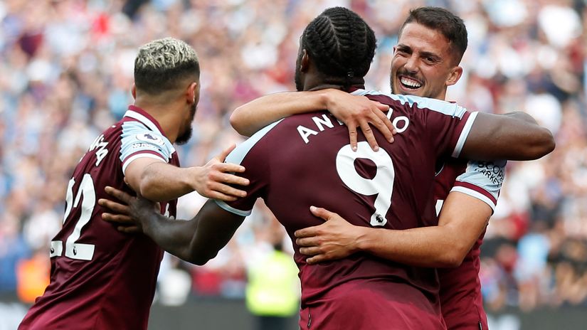 West Ham drop two points against plucky London rivals Crystal Palace as Everton stroll to win against Brighton