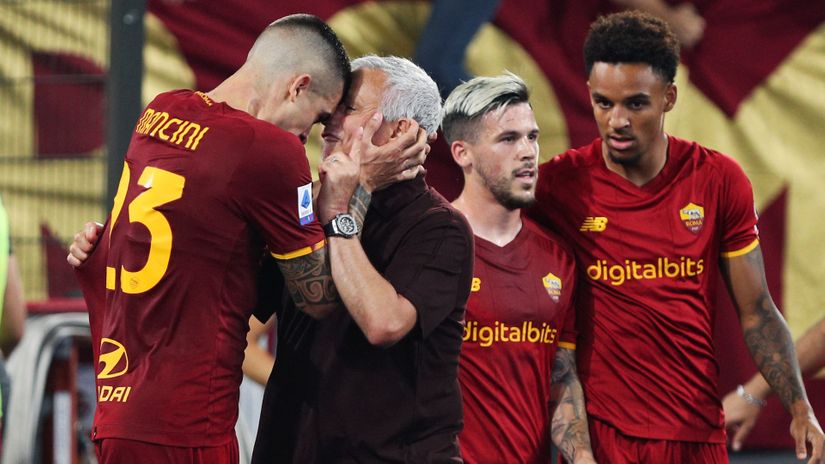 El Shaarawy scores an injury time winner in Mourinho's 1000th game in charge