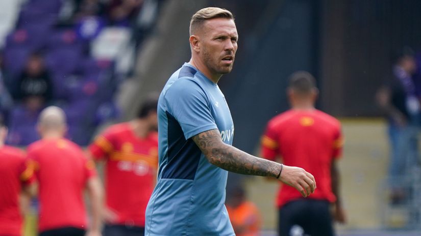 Bellamy quits his role as Kompany's assistant manager to deal with depression