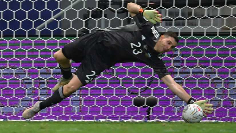 Former Arsenal keeper Martinez: the Jedi Master of intimidation and distraction