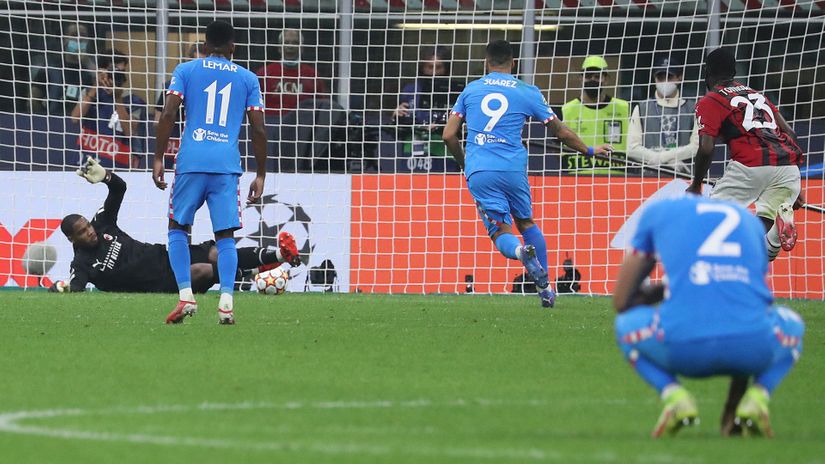 Suarez wins it for Atletico in a 97th minute penalty