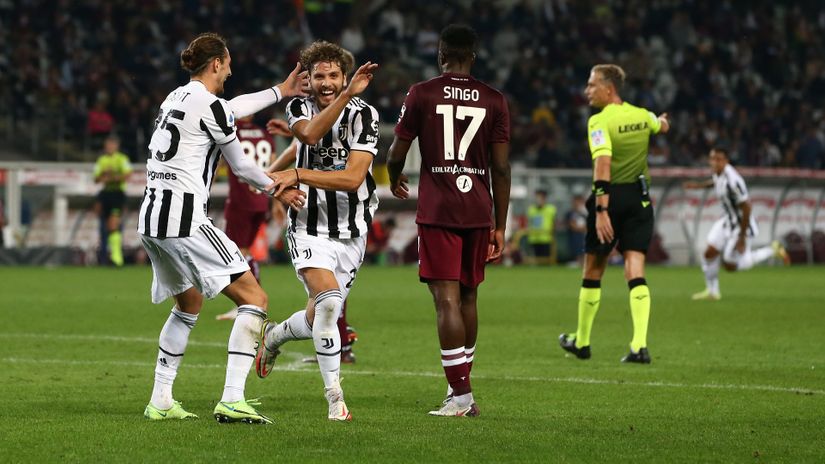 Late Locatelli strike rescues Juventus derby victory