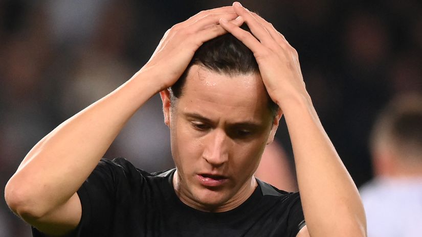 Bizarre night in Paris: A transvestite got in Ander Herrera's car and took KSh25,000 after threating the PSG star