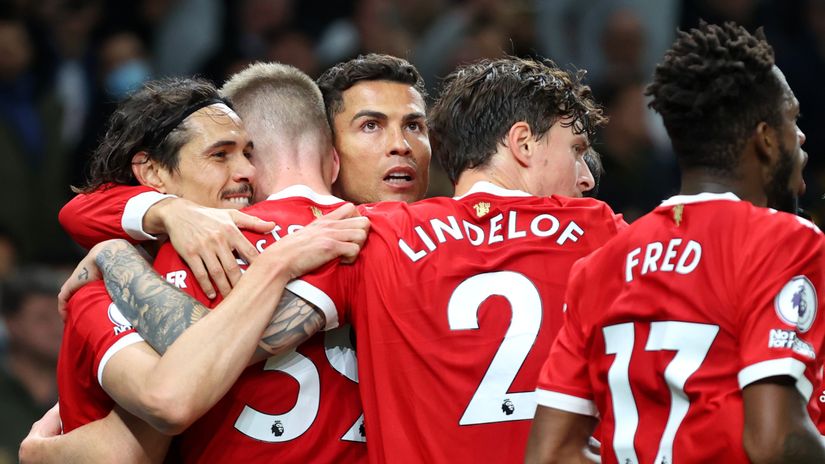 Ronaldo, Cavani and Rashford keep Ole at the wheel a bit longer