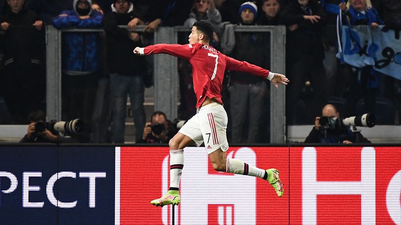 Ronaldo’s brace gives United an undeserved point