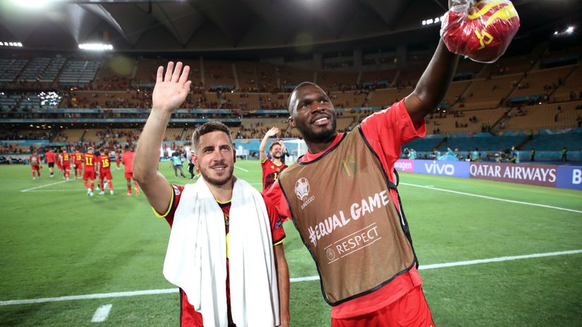 When injuries trouble you, you have to adapt and improvise - Benteke sees Hazard moving 'more intelligently'