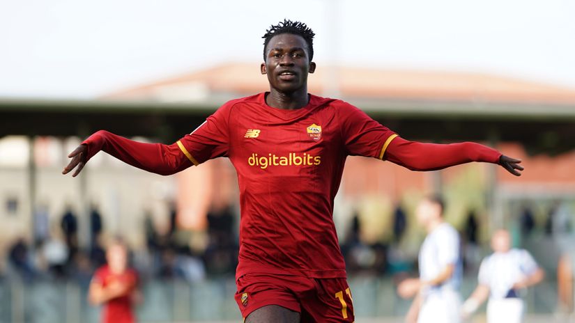 Ghanian wonderboy - Mourinho promising the African talent 900 USD shoes was all it took