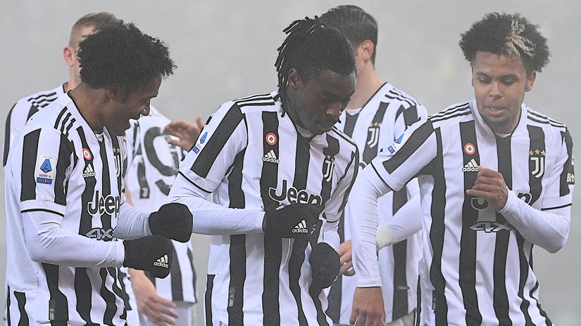 Juve beat fog and gritty Bologna