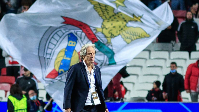 Jesus banished! Benfica are officially managerless after Jorge Jesus falls out with his senior players