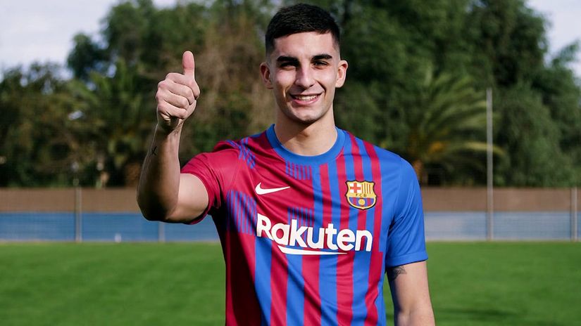 It's official! Ferran Torres signs for Barca after a $62 million deal from Manchester City