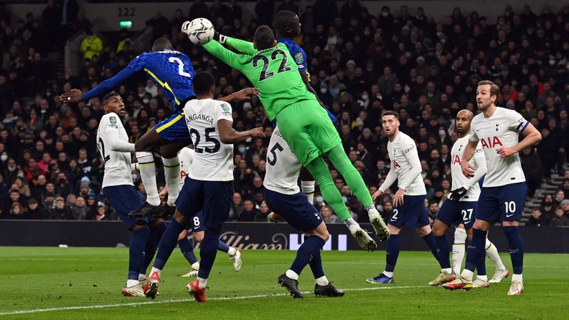 VAR denies two penalties and a goal to Spurs, Chelsea still too strong