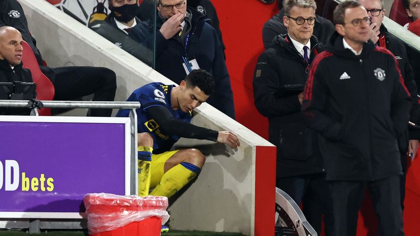 Well, that escalated quickly: CR7 fumes on Rangnick for being substituted and delivers a transfer ultimatum