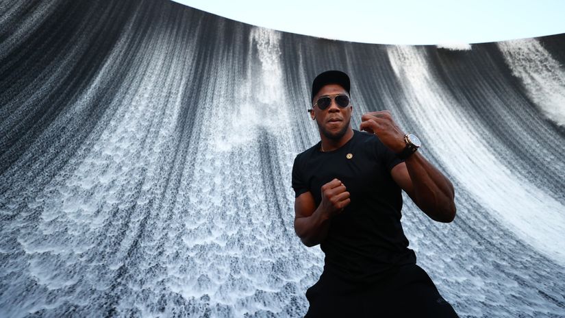 Well this is new: Antony Joshua is offered 20 million USD to - not fight?