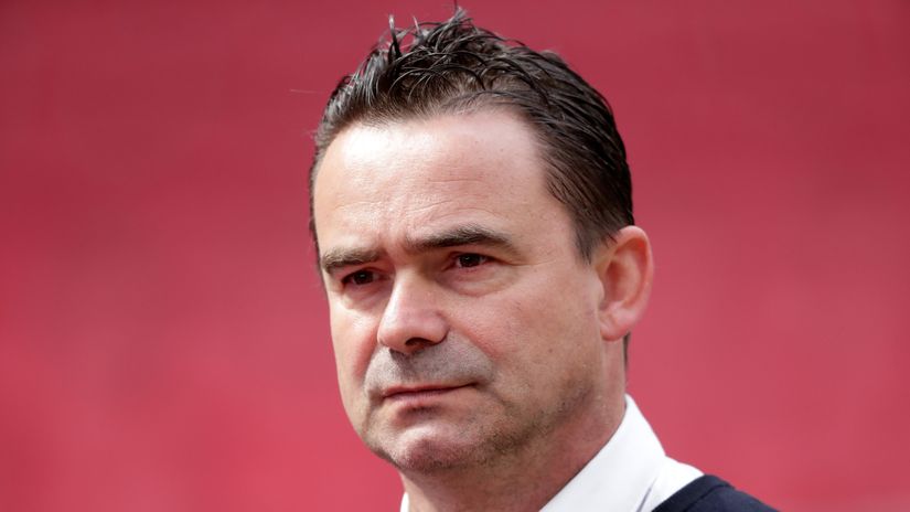 Shock in Amsterdam: Overmars leaves Ajax due to inappropriate messages to female colleagues