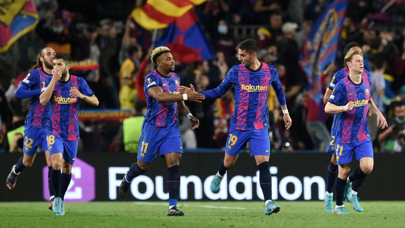 Napoli survive heavy barrage at Camp Nou as Xavi continues to model Barca in his image