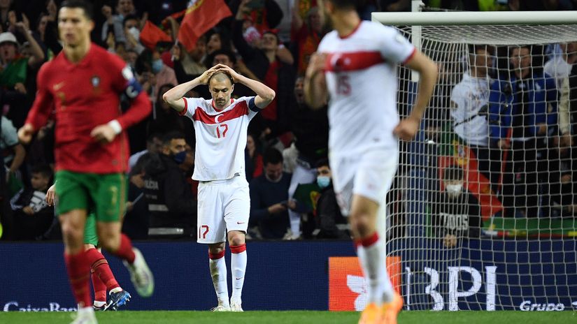 Late penalty miss sends Turkish striker straight to retirement