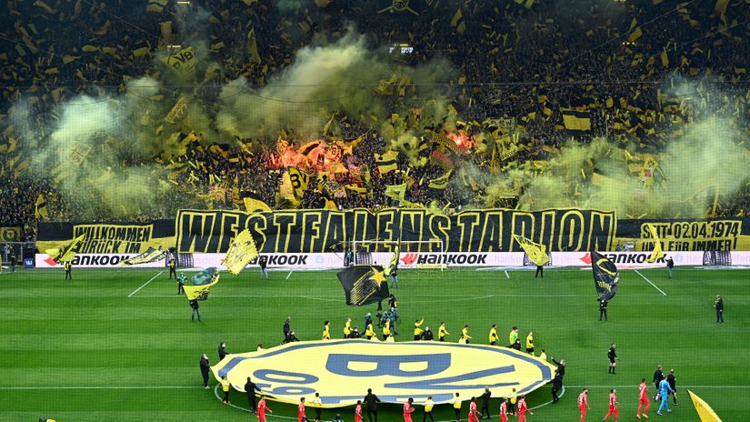 Leipzig destroys Borussia in front of 81.000 fans