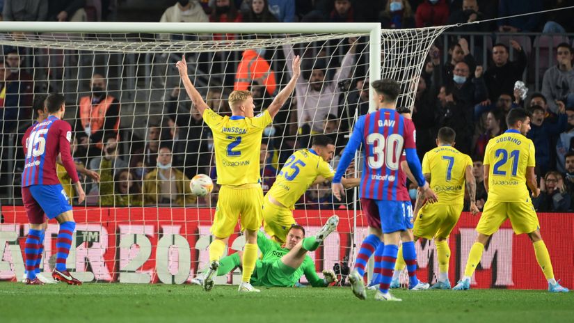 Another Camp Nou shocker! Relegation-zone Cadiz hit Barca on the break and deserve the win