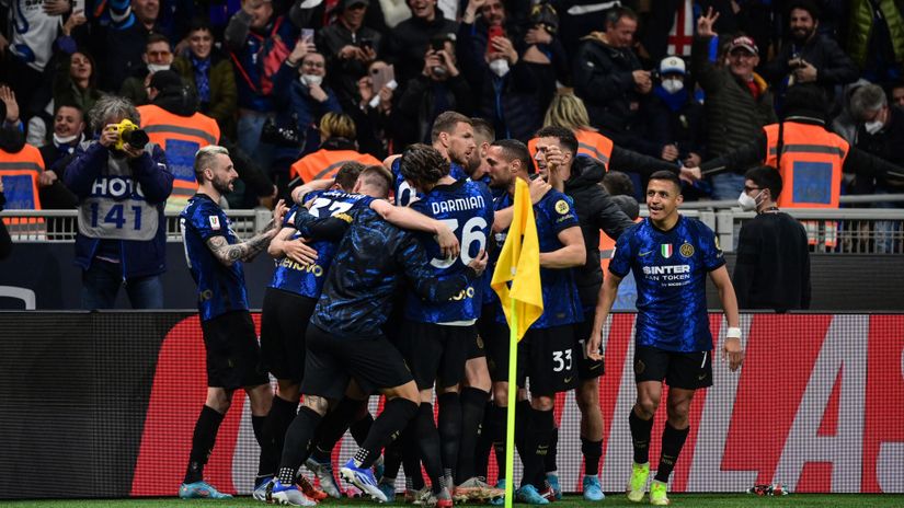 Inter defeats Milan in a derby that nobody wanted