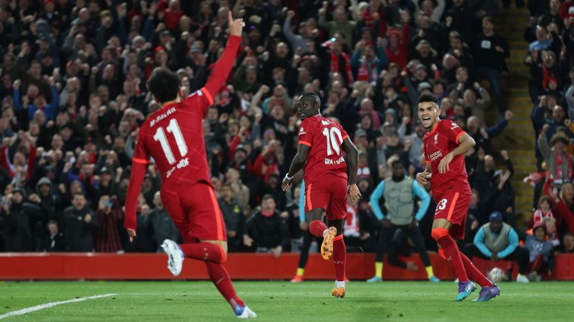 Reds' blazing second half sinks the Yellow Submarine