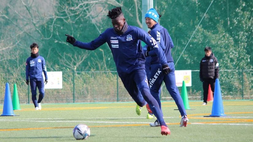 Dunga delighted after first start for Japanese side