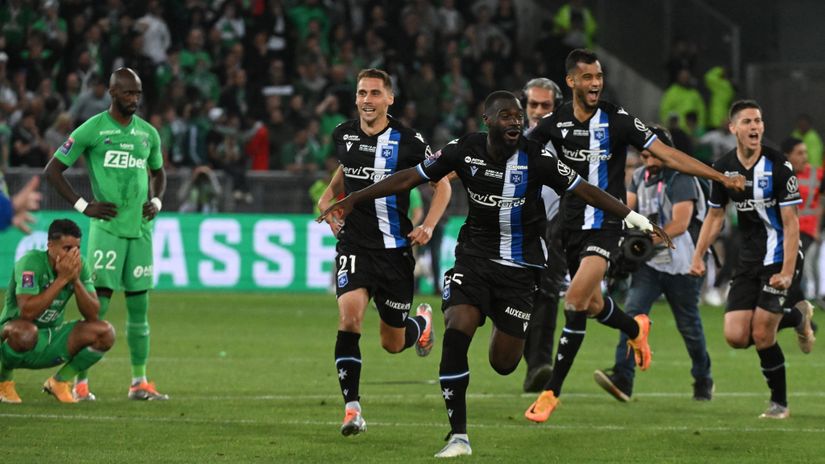 Auxerre replace Saint Etienne in the French top-tier, home fans cause chaos after the defeat
